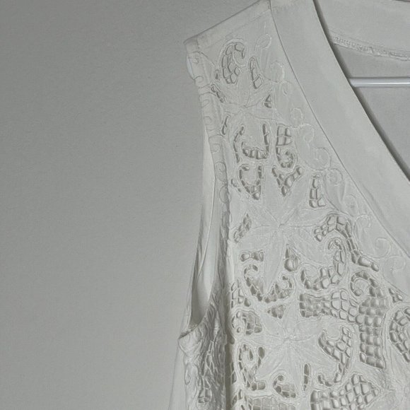 Halsey Collection Dress Womans White Laser Cut Lace No Sleeve V-Neck Buttons - Picture 4 of 12